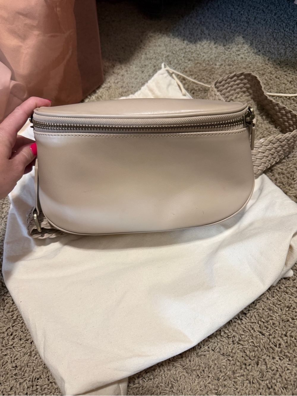 Andar Waymaker in crema with woven crema strap